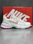 نایک وی تو کی رنگ سفید صورتی  NIKE V2k