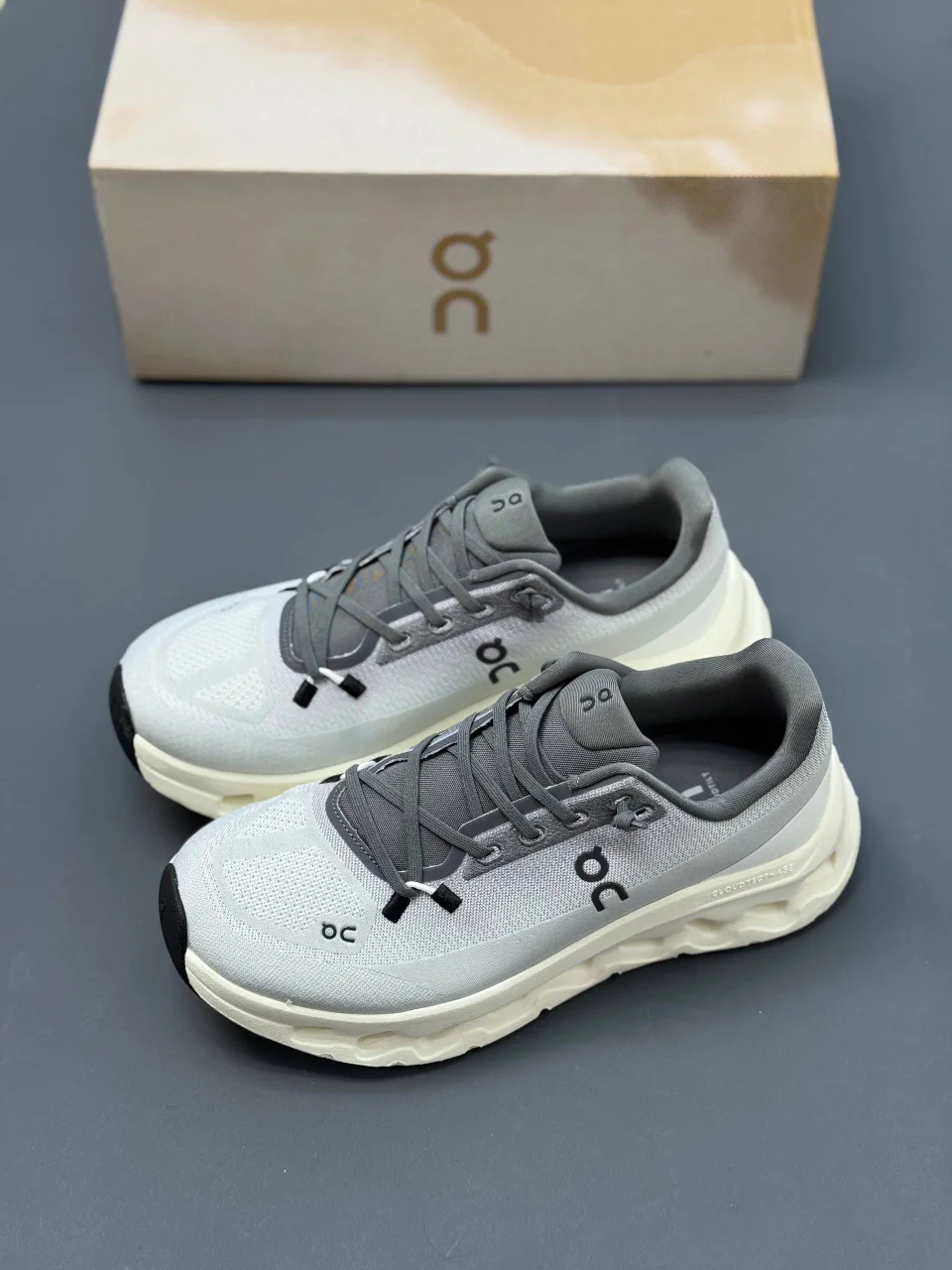 کتونی-اسپرت-آن-رانینگ-لوئوه-مدل-LOEWE-x-On-Cloudtilt-2-Gray-2