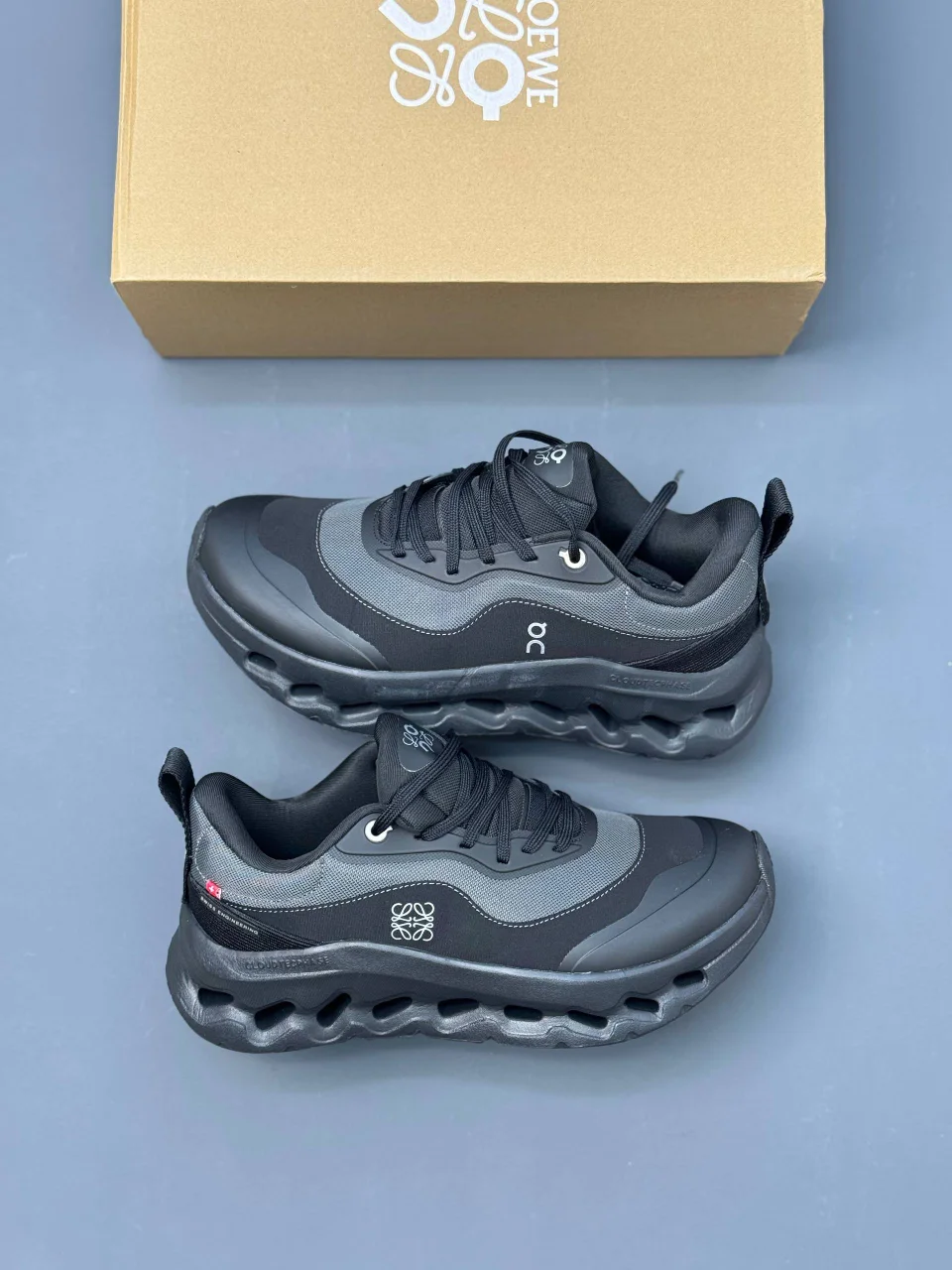 کتونی-اسپرت-آن-رانینگ-لوئوه-مدل-On-Running-Cloudtilt-2-LOEWE-All-Black-1