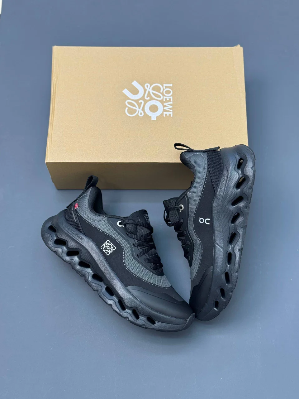 کتونی-اسپرت-آن-رانینگ-لوئوه-مدل-On-Running-Cloudtilt-2-LOEWE-All-Black-5