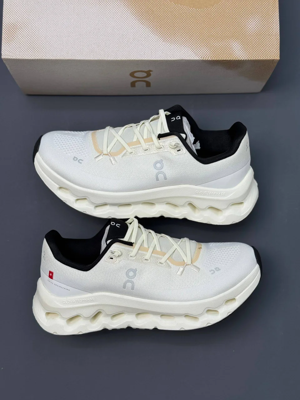 کتونی-اسپرت-آن-رانینگ-لوئوه-مدل-On-Running-Cloudtilt-2-LOEWE-All-Grey-1