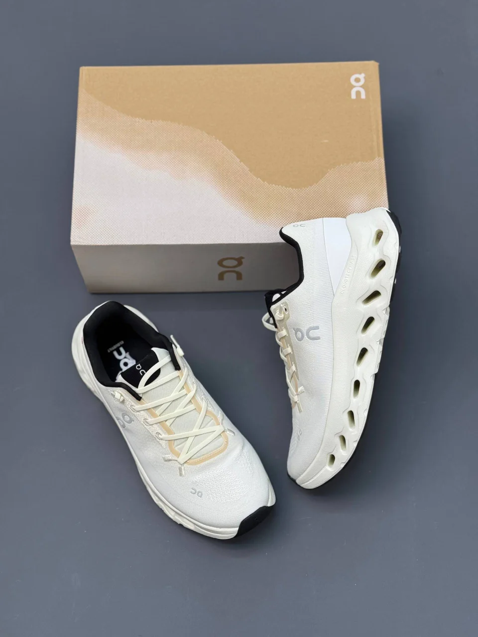 کتونی-اسپرت-آن-رانینگ-لوئوه-مدل-On-Running-Cloudtilt-2-LOEWE-All-Grey-4
