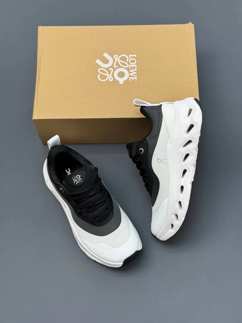 کتونی-اسپرت-آن-رانینگ-لوئوه-مدل-On-Running-x-Loewe-Cloudtilt-2-Black_White-3
