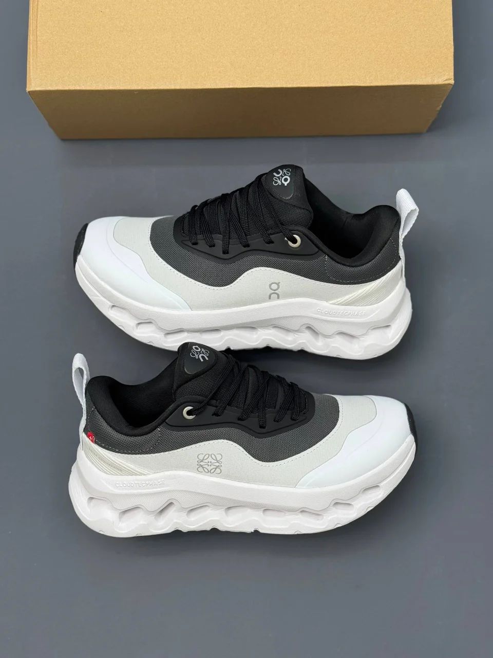 کتونی-اسپرت-آن-رانینگ-لوئوه-مدل-On-Running-x-Loewe-Cloudtilt-2-Black_White-5