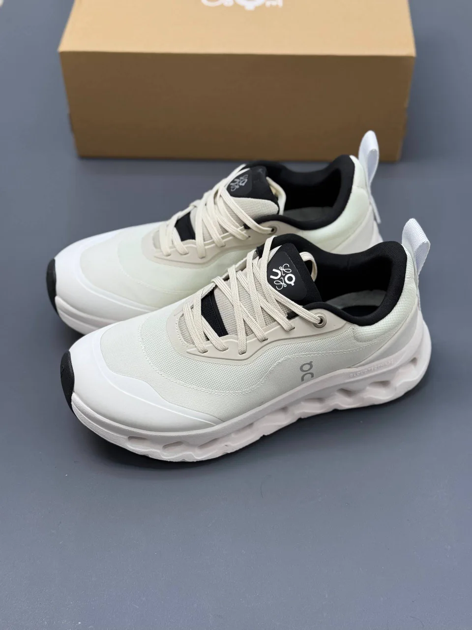 کتونی-اسپرت-آن-رانینگ-لوئوه-مدل-On-Running-x-Loewe-Cloudtilt-2-Sand-White-1