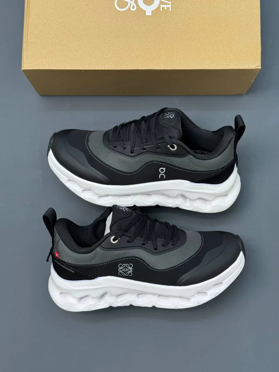 کتونی-زنانه-آن-رانینگ-لوئوه-مدل-On-Running-Cloudtilt-2-LOEWE-Black-1
