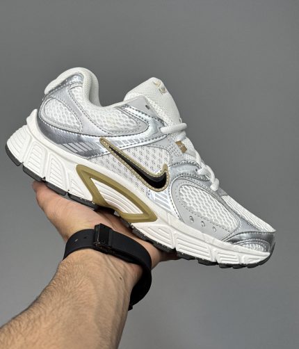 نایک وی فایو کرم طلایی NIKE V5