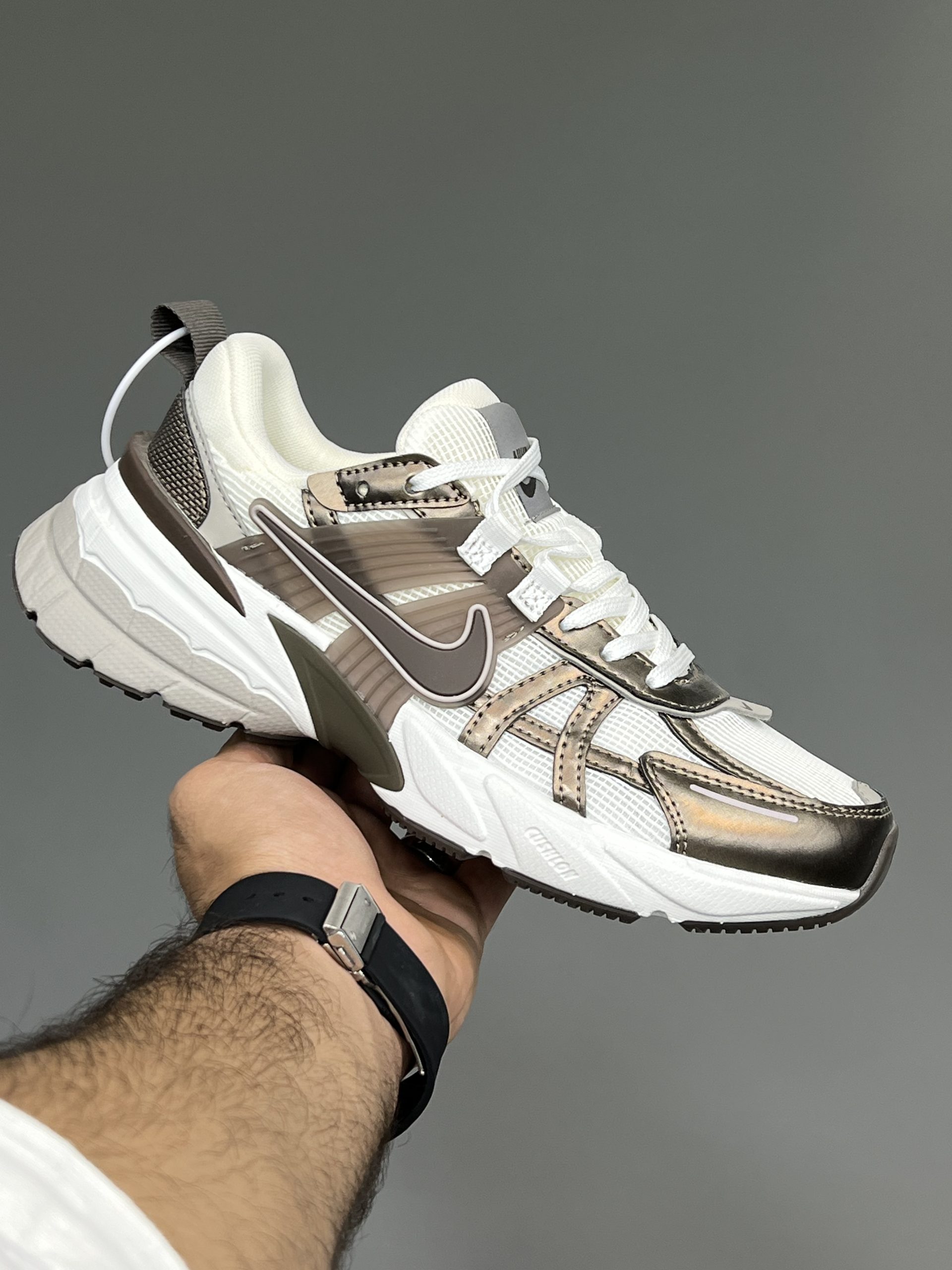 IMG_4317 خرید کفش Nike V2K Run سفید نقرهای | کتانی نایک ویتوکی ران